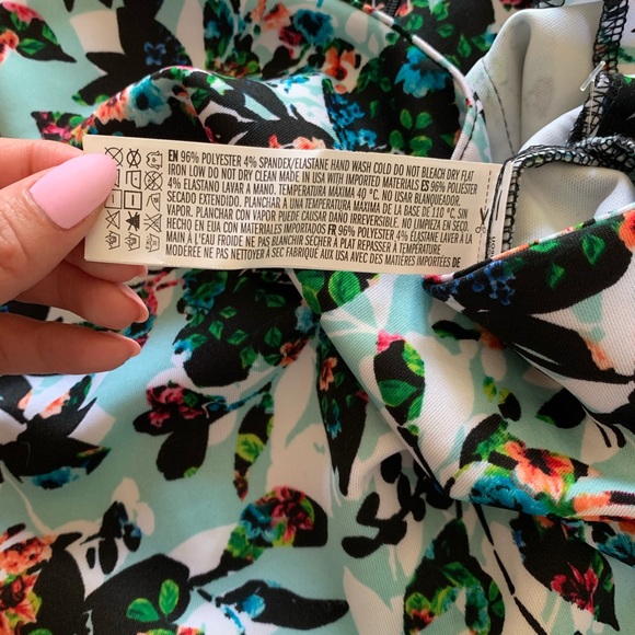 ❌SOLD❌ Forever 21 Floral Crop Top & Pencil Skirt - Picture 9 of 9